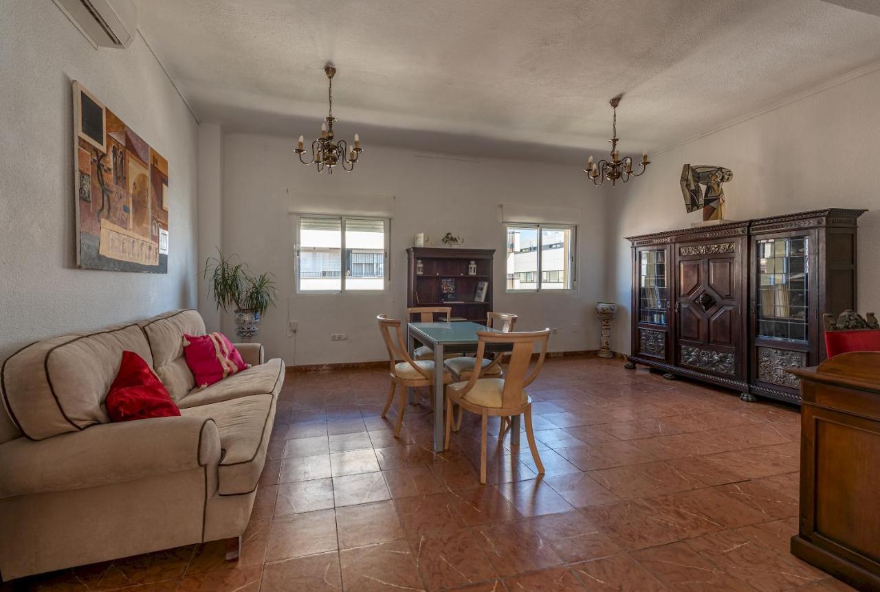 Wide And Traditional- 2Bd 1Bth- Gavidia Sevilla Exterior foto